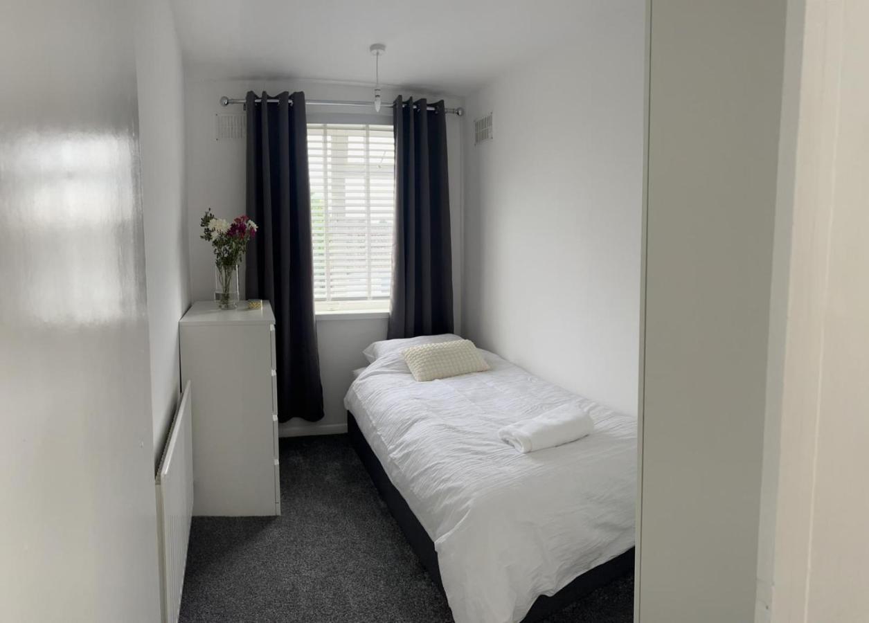 Crown Road Apartment 시팅본 외부 사진