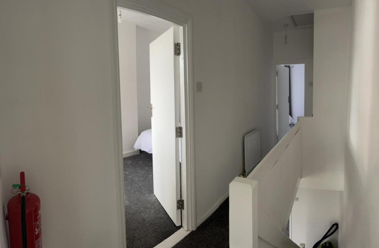 Crown Road Apartment 시팅본 외부 사진