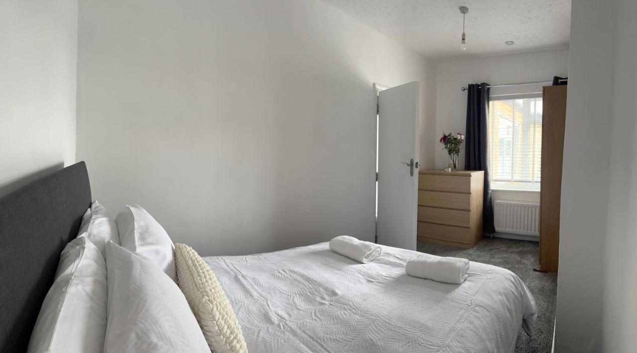 Crown Road Apartment 시팅본 외부 사진