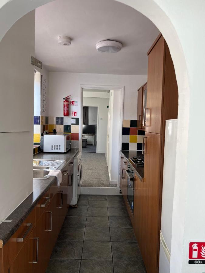 Crown Road Apartment 시팅본 외부 사진