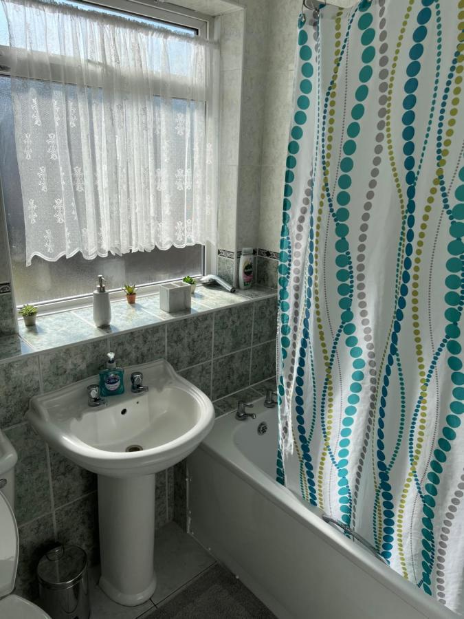 Crown Road Apartment 시팅본 외부 사진