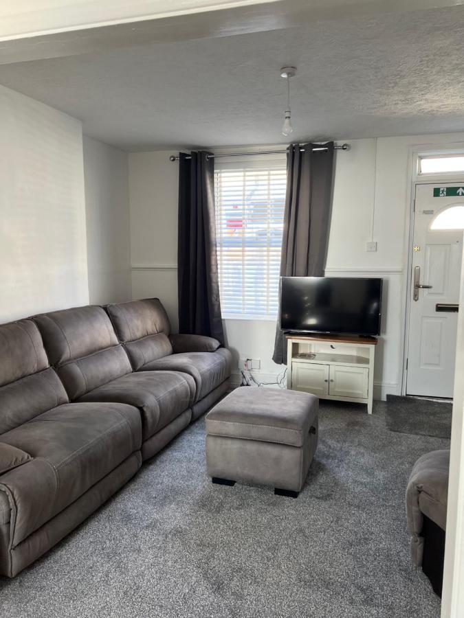 Crown Road Apartment 시팅본 외부 사진