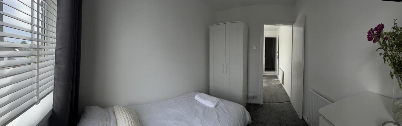 Crown Road Apartment 시팅본 외부 사진
